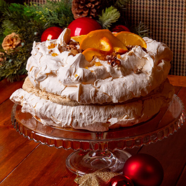 Tort bezowy piernikowy