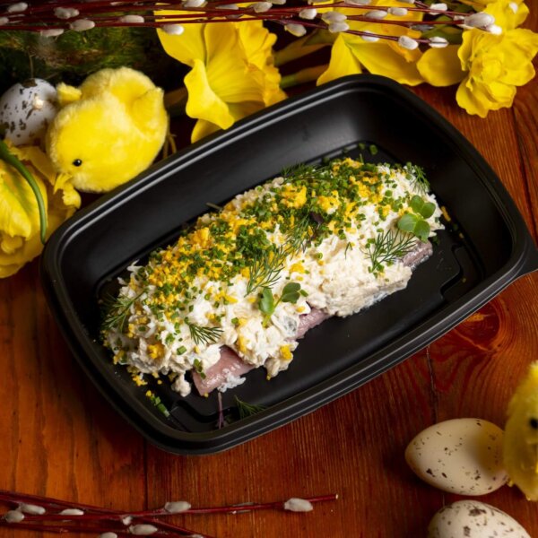 Śledź pod pierzynką z białych warzyw