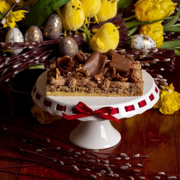 Wielkanocny mazurek orzechowy